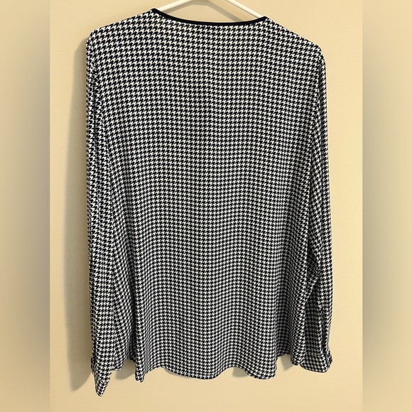 Lord and Taylor blouse size L - Picture 2 of 3